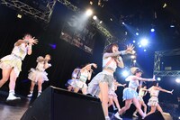 「PiiiiiiiN 夢への試練 3番勝負！ ～GEM編～」GEMによるライブの様子。