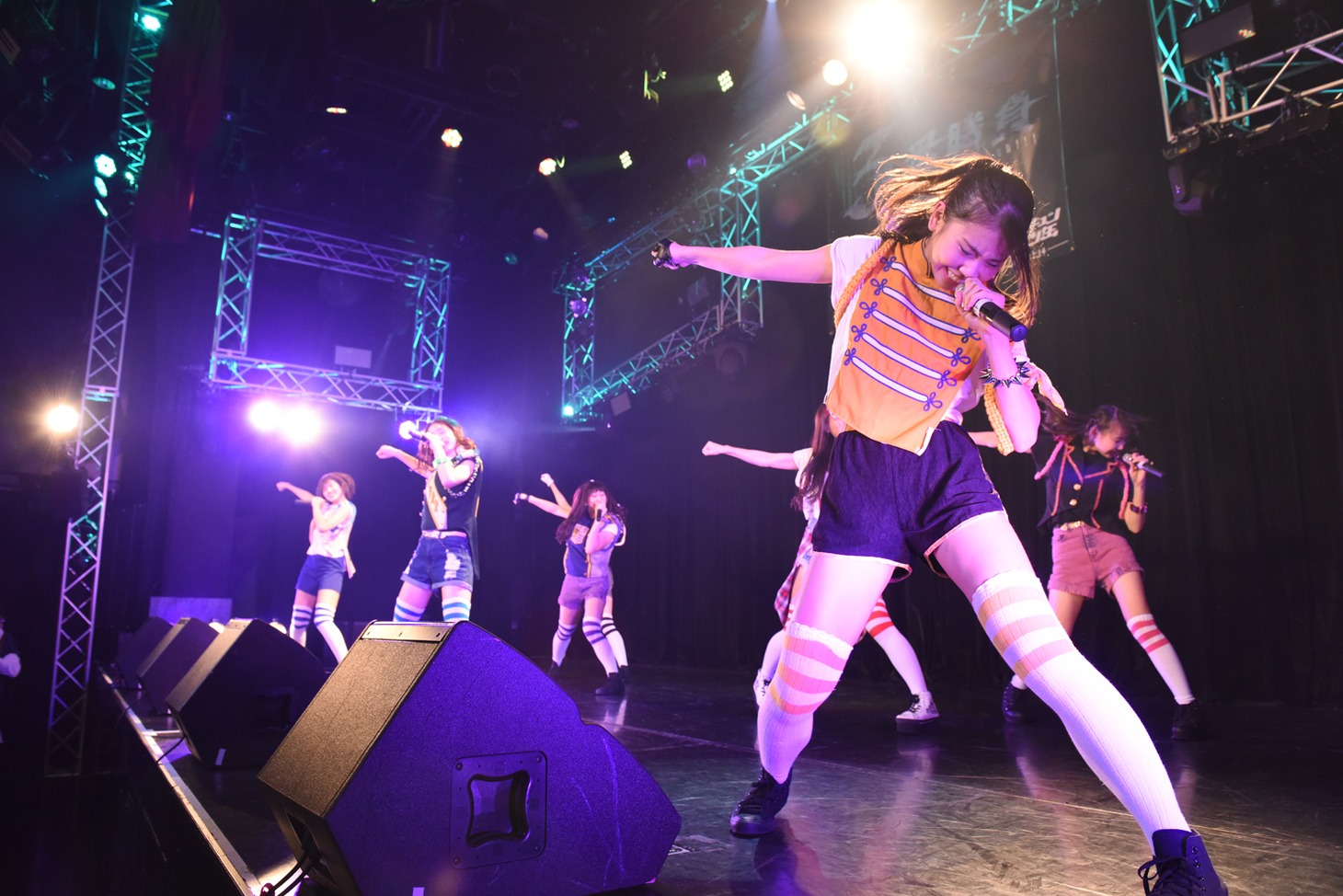 「PiiiiiiiN 夢への試練 3番勝負！ ～GEM編～」PiiiiiiiNによるライブの様子。