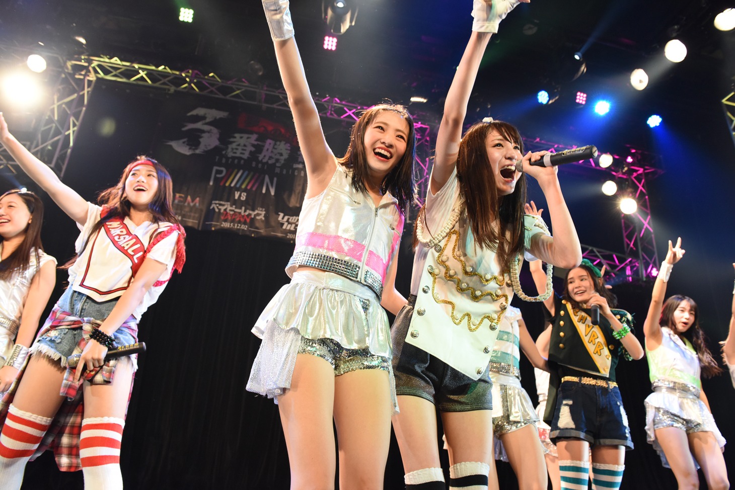 PiiiiiiiNとGEMによるライブの様子。