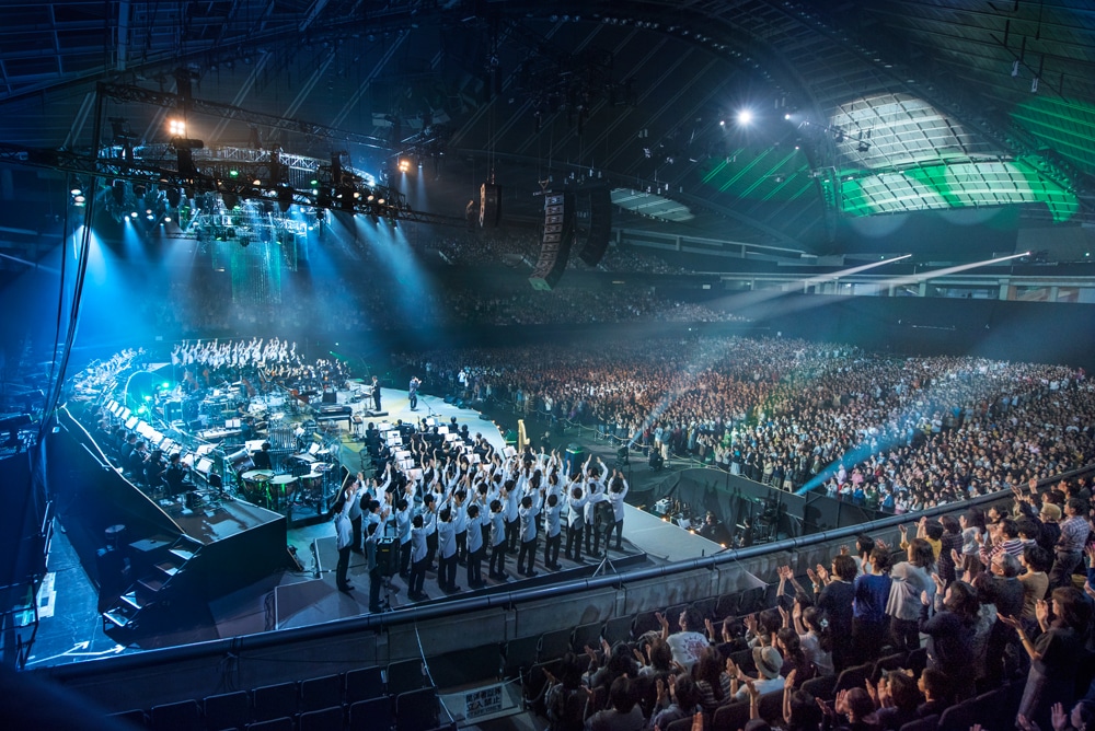 「MAKIHARA NORIYUKI SYMPHONY ORCHESTRA CONCERT "cELEBRATION 2015"～Starry Nights～」東京体育館公演の様子。
