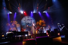Tourbillon「10th Anniversary Live 2015」の様子。（写真提供：エイベックス・グループ）
