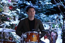 栗原寿（Dr / back number） (c)フジテレビ