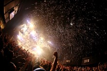 SUPER BEAVERのライブの様子。（Photo by KOHEI SUZUKI）