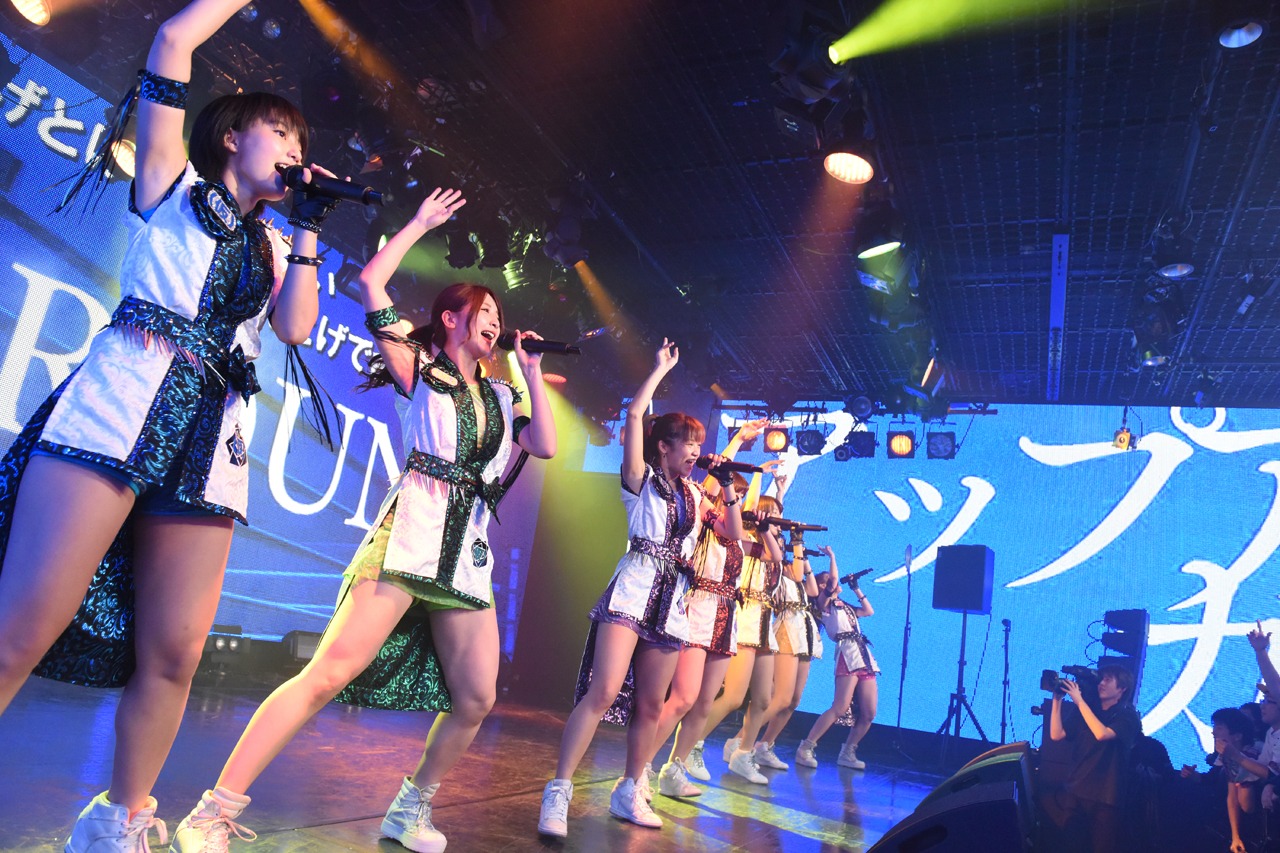 THE INNER MUSCLE Vol.1 第2部「アップアップガールズ（仮）対バン」の様子。