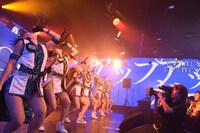 THE INNER MUSCLE Vol.1 第2部「アップアップガールズ（仮）対バン」の様子。