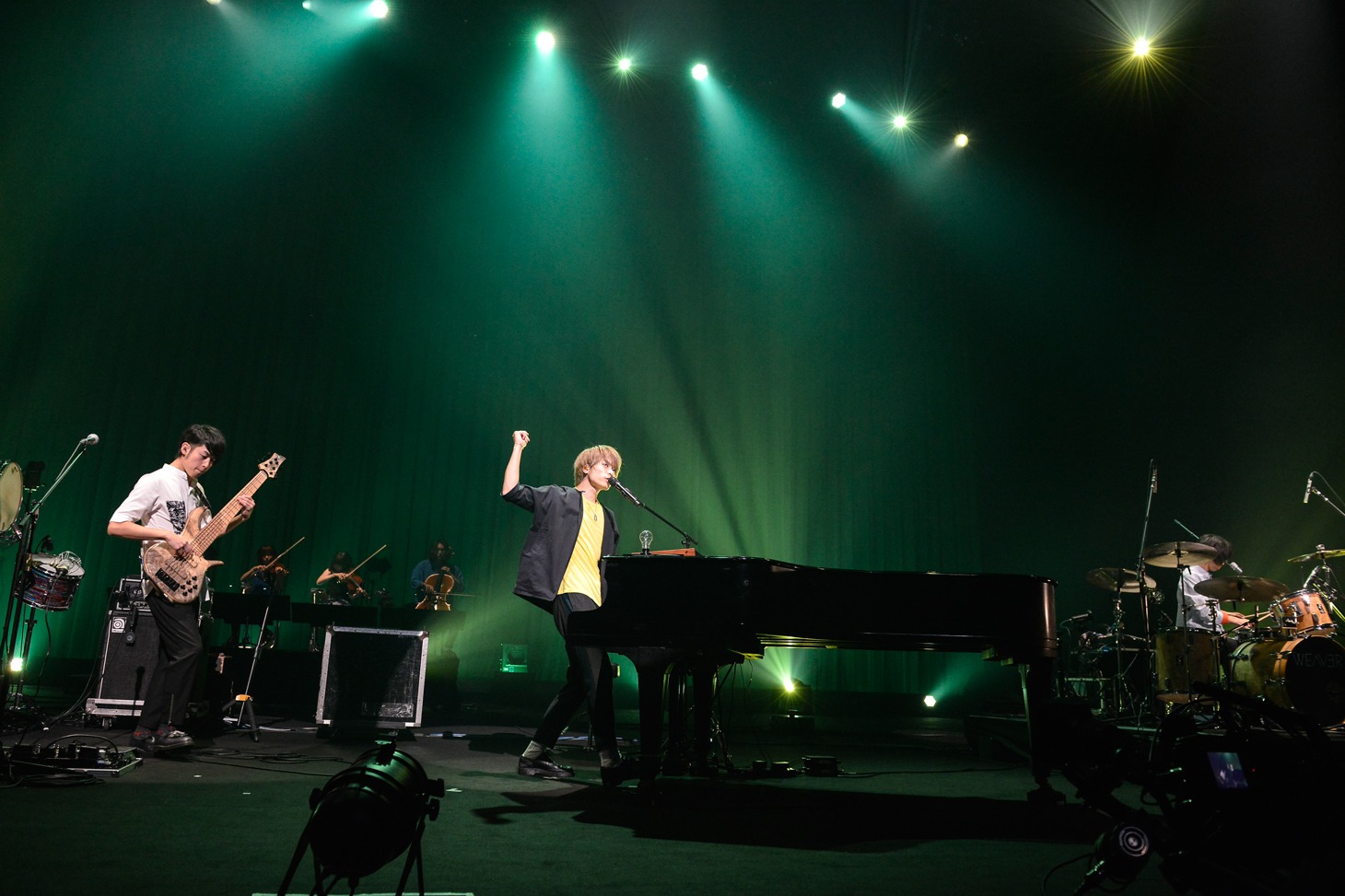 「WEAVER HALL TOUR 2015 Still Boys & Girls ～Sing Like Dancing In Our Hall～」最終公演の様子。（撮影：高田梓）