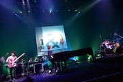 「WEAVER HALL TOUR 2015 Still Boys & Girls ~Sing Like Dancing In Our Hall~」最終公演の様子。(撮影:高田梓)
