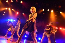 ベイビーレイズJAPANによるライブの様子。