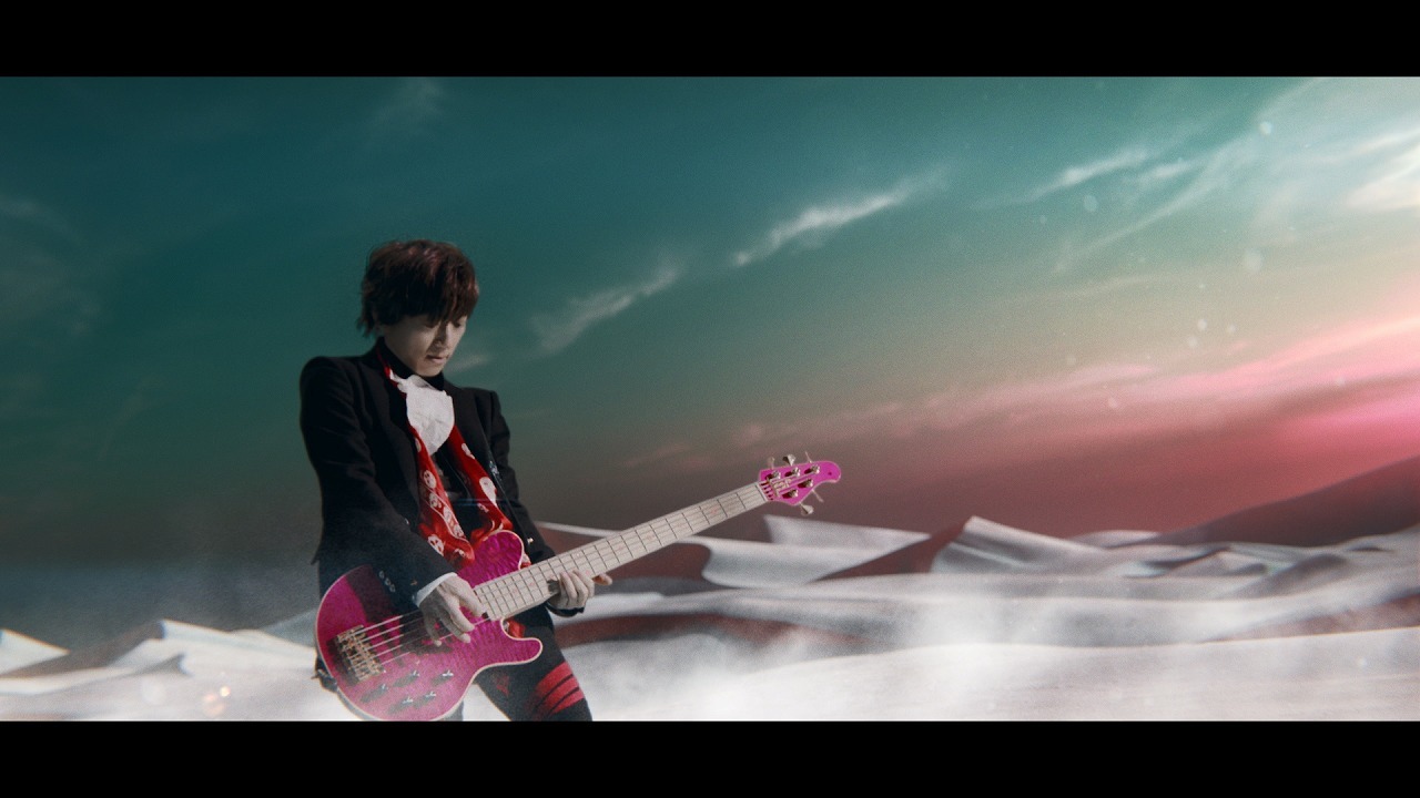 L'Arc-en-Ciel「Wings Flap」MVのワンシーン。