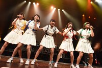 ぷちぱすぽ☆によるライブの様子。