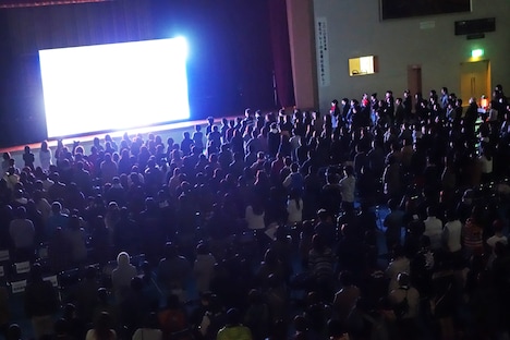 X JAPANの宮城・石巻BLUE RESISTANCE公演のライブビューイング会場の様子。