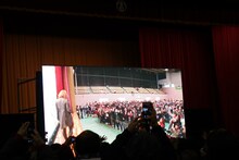 YOSHIKIが登場した宮城・石巻市総合体育館の様子。