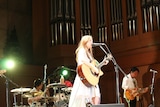 「ななみ 2015 tour “あなたが、生きますように。”」東京・キリスト品川教会 グローリア・チャペル公演の様子。