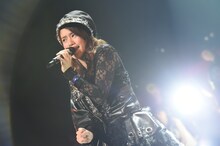 昨年11月29日に愛知・名古屋国際会議場センチュリーホールで実施されたライブイベント「SKE48冬コン2015名古屋再始動。～珠理奈が帰って来た～」で、「虫のバラード」を歌う山下ゆかり。 (c)AKS