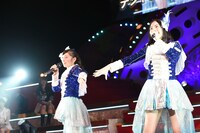 左から大矢真那、松井珠理奈。(c)AKS