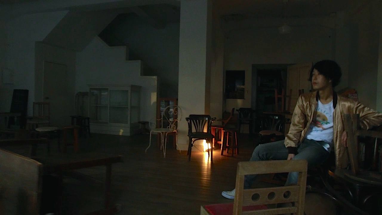 GRAPEVINE「EAST OF THE SUN」MVのワンシーン。
