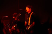 左より田原健一（G / Mr.Children）、桜井和寿（Vo, G / Mr.Children）。（撮影：薮田修身［W］）