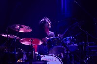 鈴木英哉（Dr / Mr.Children）（撮影：薮田修身［W］）