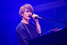 杉本雄治（Vo, Piano）（撮影：高田梓）