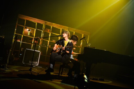 「泣きたいくらい幸せになれるよ」を披露するWEAVER。（撮影：高田梓）