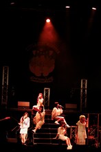 「Little Glee Monster LIVE TOUR 2015 ～リトグリ、秋のガオッとオールJAPAN!!～」EX THEATER ROPPONGI公演の模様。（写真提供：ソニー・ミュージックレコーズ）