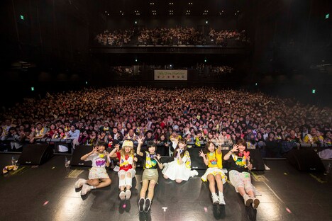 「Little Glee Monster LIVE TOUR 2015 ～リトグリ、秋のガオッとオールJAPAN!!～」EX THEATER ROPPONGI公演の模様。（写真提供：ソニー・ミュージックレコーズ）