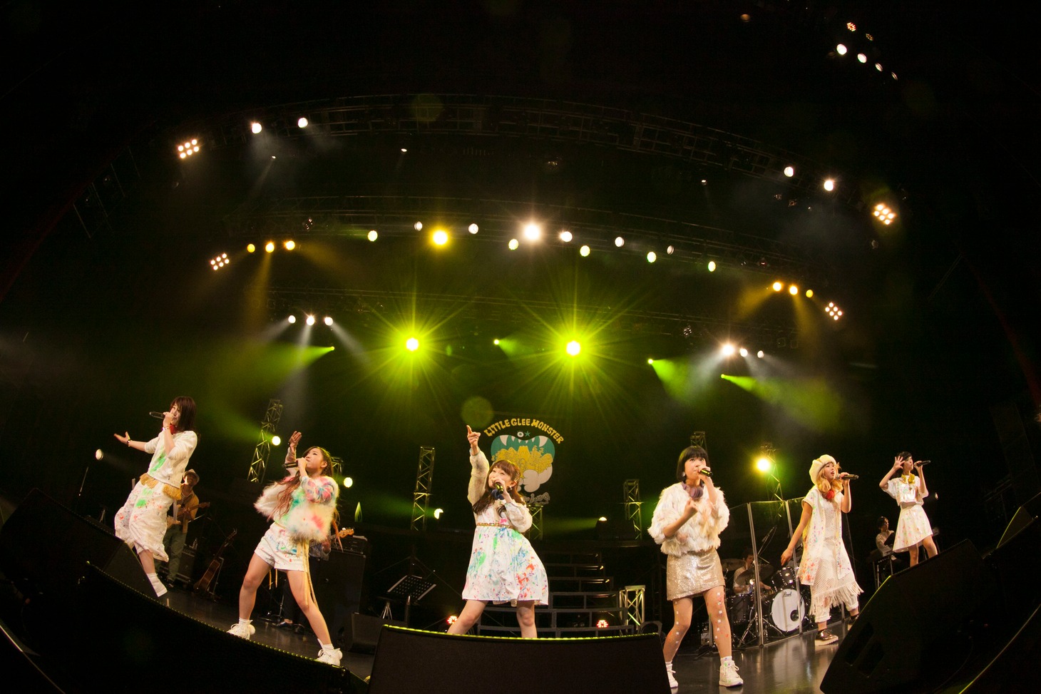 「Little Glee Monster LIVE TOUR 2015 ～リトグリ、秋のガオッとオールJAPAN!!～」EX THEATER ROPPONGI公演の模様。（写真提供：ソニー・ミュージックレコーズ）