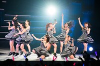 「アンジュルム ファーストコンサートツアー 2015秋『百花繚乱』～福田花音卒業スペシャル～」の様子。