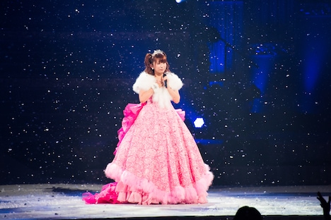 福田花音による「私の心」歌唱の様子。