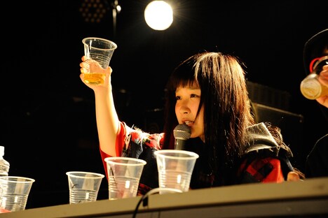 「利き茶対決」に挑むしふぉん。（撮影：曽我美芽）