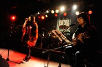 左からしふぉん、ハシダカズマ。（撮影：曽我美芽）