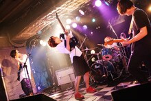 「バーミーフェス Vol.2」でのセプテンバーミーのパフォーマンスの様子。（撮影：青木功太）