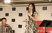 柴田淳ベストアルバム「All Time Request BEST ～しばづくし～」インストアイベントの様子。