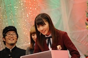 英語を使ったゲームに挑戦中の能條愛未(乃木坂46)。
