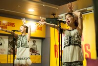 東京・タワーレコード渋谷店でシングル「DESTRUCTION + 2 B rubbed PL4E edition」発売記念イベントを行うFaint★Star。（写真提供：agehasprings）