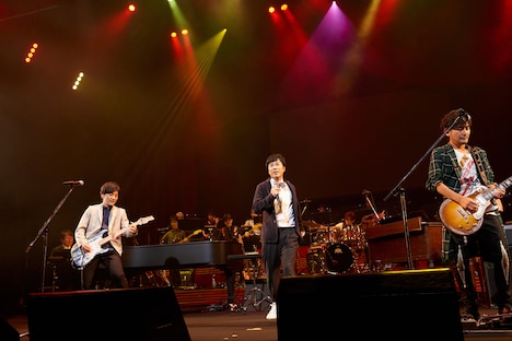 左から水野良樹（いきものがかり）、藤井隆、新藤晴一（ポルノグラフィティ）。（撮影：岩橋仁子）