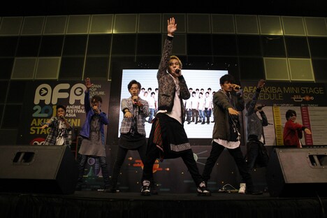 ジュノン・スーパーボーイ・アナザーズ「Anime Festival Asia Singapore 2015」出演時の様子。(c) JUNON SUPERBOY ANOTHERS PROJECT