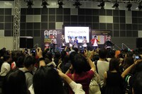 ジュノン・スーパーボーイ・アナザーズ「Anime Festival Asia Singapore 2015」出演時の様子。(c) JUNON SUPERBOY ANOTHERS PROJECT