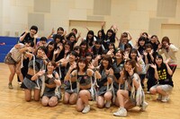 アップアップガールズ（仮）によるダンスビデオ収録の様子。