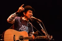 田島貴男「ひとりソウル・ツアー 2015」東京公演アンコールの様子。