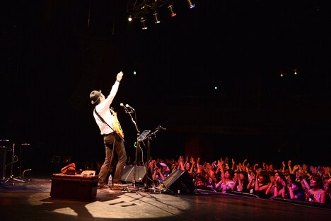 田島貴男「ひとりソウル・ツアー 2015」東京公演の様子。