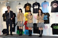 左からタワーレコード嶺脇育夫代表取締役社長、磯野莉音、大賀咲希、白井沙樹。