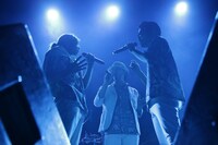 「逗子三兄弟 5th Anniversary ＆ Tour Final ONEMAN Live in TOKYO『三匹の子ブタ ～伝説はここから始まった～』」の様子。（Photo by Mishimagick）