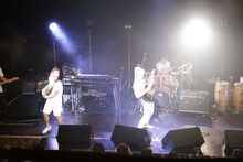 「逗子三兄弟 5th Anniversary ＆ Tour Final ONEMAN Live in TOKYO『三匹の子ブタ ～伝説はここから始まった～』」の様子。（Photo by Mishimagick）