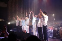 「逗子三兄弟 5th Anniversary ＆ Tour Final ONEMAN Live in TOKYO『三匹の子ブタ ～伝説はここから始まった～』」の様子。（Photo by Mishimagick）