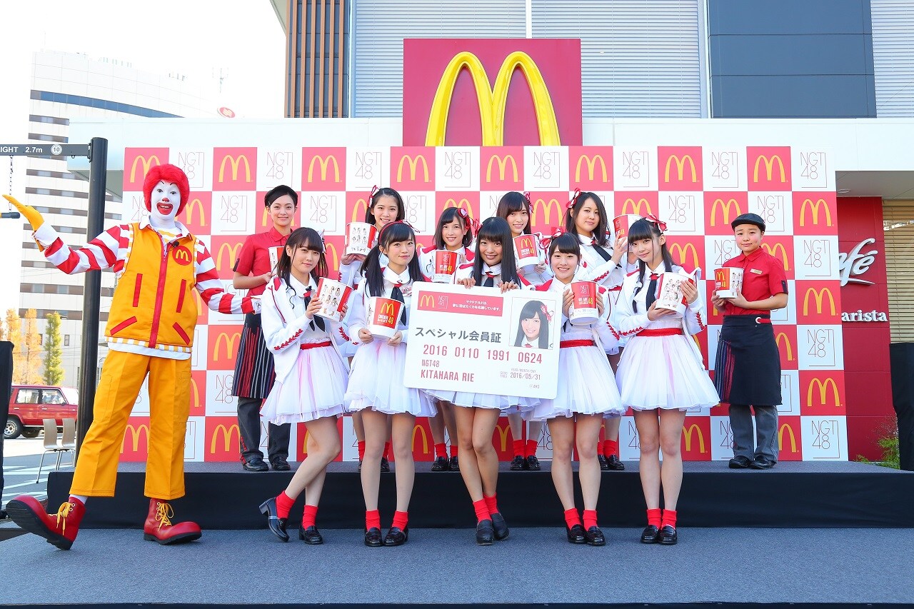NGT48、マックナゲット48ピースを手渡し - 音楽ナタリー