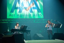 左から岸谷香、高嶋ちさ子。（写真提供：アミューズ）