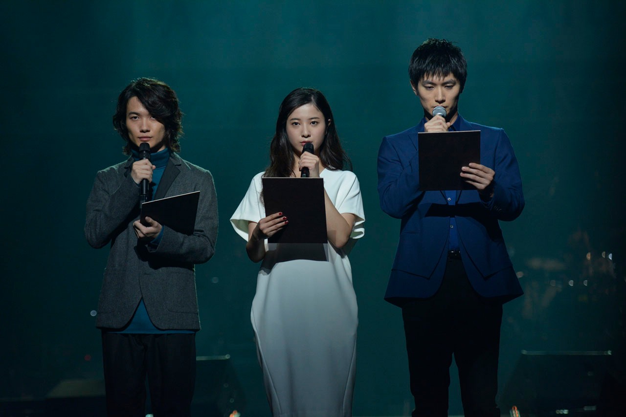 左から神木隆之介、吉高由里子、三浦春馬。（写真提供：アミューズ）