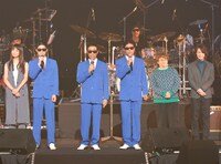 イベントのオープニングの様子。（写真提供：アミューズ）