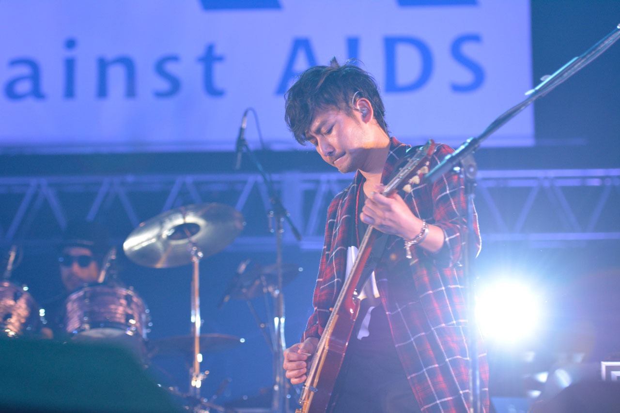 新藤晴一（ポルノグラフィティ）（写真提供：アミューズ）